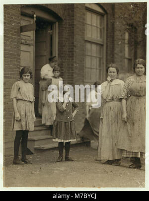 All dies sind Arbeitnehmer in der Cherokee Strumpfwaren Mühle, Rom, GA 12, 10. April 1913. Die jüngsten sind Turners und Loopers. Andere Strumpfwaren Mühlen um hier beschäftigen Kinder von 8 und 9 Jahren. LOC 02784 nclc. Stockfoto