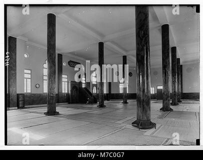 Ein Foto aus Nablus, das die allgemeinen Verbesserungen in der Region zeigt, einschließlich des Baus einer neuen Moschee, mit einem Innenblick, der architektonische Details erfasst. Stockfoto