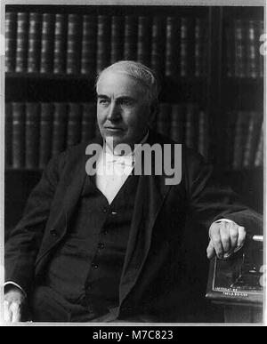 Ein Porträt von Thomas Alva Edison, dem berühmten amerikanischen Erfinder und Geschäftsmann. Die Innovationen von Edison, wie der Phonograph und die Glühlampe, hatten einen tiefgreifenden Einfluss auf die moderne Technologie. Stockfoto