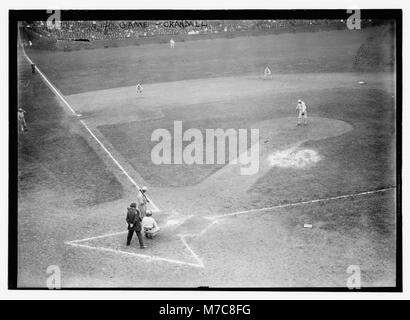 World Series 1913, 4. Spiel, shibe Parks, Doc Crandall Fledermäuse, Chief Bender Pitching (Baseball) LCCN 2014694442 Stockfoto