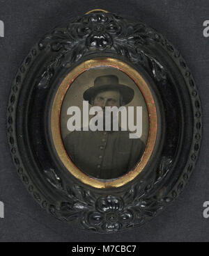 Ein unidentifizierter Gewerkschaftssoldat mit Militäruniform und Schlapphut. Das Bild zeigt den Soldaten in einer typischen Bürgerkriegskleidung und unterstreicht seine Rolle als Teil der Union Army während des Amerikanischen Bürgerkriegs. Stockfoto