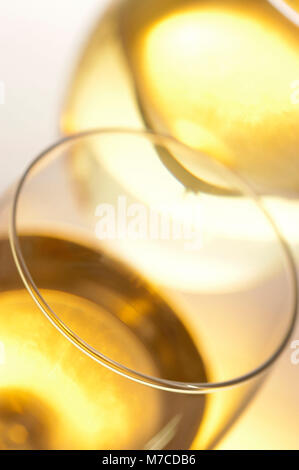 Hohe Betrachtungswinkel und Champagner in zwei Sektkelche Stockfoto