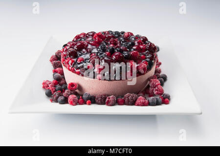 Nahaufnahme einer sortierten Beeren-Mousse Stockfoto