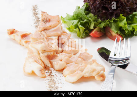 Erhöhte Ansicht Pfeffer garnieren auf Krake Stockfoto