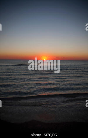 Sonnenuntergang über dem Meer, Miami Beach, Florida, USA Stockfoto