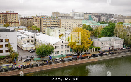 Moskau, Russland - Nov 4, 2016. Gebäude in der Innenstadt in Moskau, Russland. Luftbild von oben auf eine Wohnung. Stockfoto