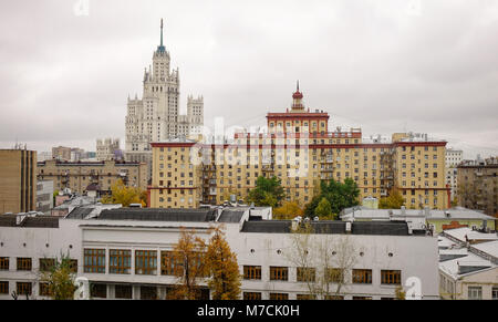 Moskau, Russland - Nov 4, 2016. Residental Gebäuden in der Innenstadt in Moskau, Russland. Luftbild von oben auf eine Wohnung. Stockfoto