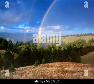 Double Rainbow, Küsten Hügel, Bolinas Ridge, Mout Tamalpais State Park, Marin County, Kalifornien Stockfoto