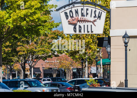 Bonefish Grill, ein amerikanisches Fischrestaurant mit zwangloser Atmosphäre, im Shoppes at Webb Gin in Metro Atlanta, Georgia. (USA) Stockfoto