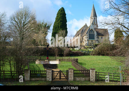 Der Kalvarienberg bei Woodchester Priory, Nailsworth, Gloucester. Der erste der Erste Weltkrieg Gedenkstätten, markiert auch George Arthur Shee Stockfoto