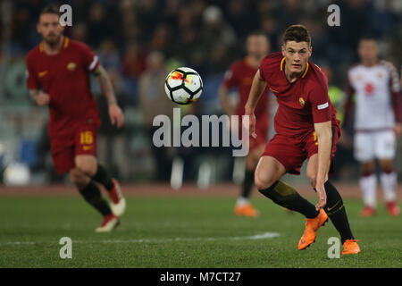 Rom, Italien. 09 Mär, 2018. 9. März 2018, Stadio Olimpico, Rom, Italien; Serie A Fußball, Roma gegen Torino; Patrik Shick der Roma steuert die Kugel Credit: Giampiero Sposito/Pacific Press Credit: Giampiero Sposito/Pacific Press/Alamy leben Nachrichten Stockfoto