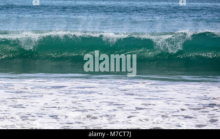 Indonesien Bali Kuta Beach Surf Wellen. Stockfoto
