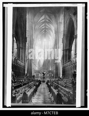 Ein Foto, das den East Choir der Westminster Abbey in England zeigt und das atemberaubende architektonische Design und die historische Bedeutung eines der berühmtesten Wahrzeichen Großbritanniens unterstreicht. Stockfoto