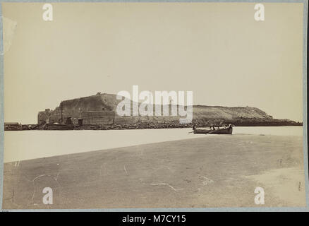 Fort Sumter, das sich in Charleston Harbor, South Carolina befindet, war Schauplatz der ersten Schlacht im Amerikanischen Bürgerkrieg im April 1861. Dieses Bild, aufgenommen im April 1865, erfasst das Fort während der letzten Phase des Krieges, kurz vor der Kapitulation der Konföderation. Stockfoto