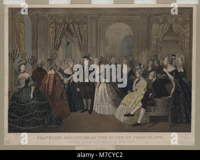 Ein Gravur, der Benjamin Franklins Rezeption am französischen Hof 1778 darstellt, ein wichtiger diplomatischer Moment in der amerikanischen Revolution, der die französisch-amerikanischen Beziehungen symbolisiert. Stockfoto