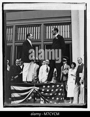 Ein historisches Foto von Franklin D. Roosevelt bei einem Empfang am 17. Juli 1920, das den US-Präsidentschaftskandidaten während seiner frühen politischen Karriere zeigt. Stockfoto
