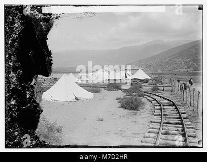 Das Bild zeigt deutsche Ingenieure in einem Lager in Alexandretta, die um 1900 am Bau der Deutschen Bagdad-Bahn arbeiteten. Die Ingenieure werden in einem Feldeinsatz gezeigt, der im Eisenbahnbau tätig ist. Stockfoto