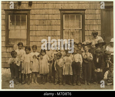 In der Gruppe sind - 2 vier Jahre alten Jungen, ein 5 Jahre alter Junge, 1 sechs Jahre alten Jungen, 1 zehn Jahre alter Junge, 1 elf Jahre alten Jungen, 1 zwölf Jahre alten Jungen, 2 fünf Jahre altes Mädchen, 1 sechs Jahre altes Mädchen, LOC 00052 nclc. Stockfoto