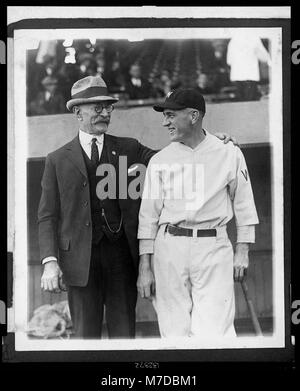Joe Richter und sein Vater in der World Series Baseball Spiel, Washington, D.C., 1924 LCCN 2003652536 Stockfoto