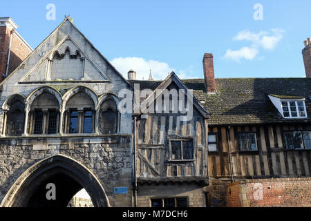 St Mary's Gate auf den Ansatz in der Kathedrale von Gloucester Stockfoto