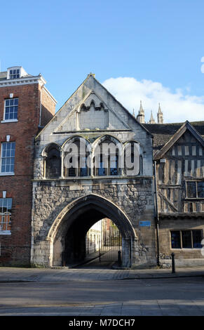 St Mary's Gate auf den Ansatz in der Kathedrale von Gloucester Stockfoto