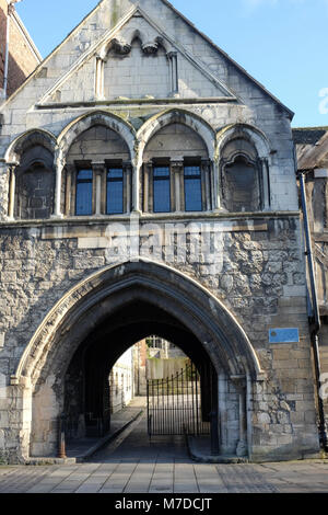 St Mary's Gate auf den Ansatz in der Kathedrale von Gloucester Stockfoto