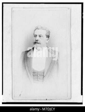 Ein formelles Porträt des Bürgermeisters Duceux von Saint-Dié-des-Vosges, dargestellt in einer halblangen Pose, die das Bild einer wichtigen Figur in der lokalen Verwaltung einfängt. Stockfoto