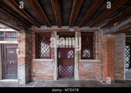 Rosso Banco / Die rote Bank, Pfandleiher in das jüdische Ghetto, die heute ein Museum ist. In Shakespeares Der Kaufmann von Venedig spielen referenziert. Stockfoto