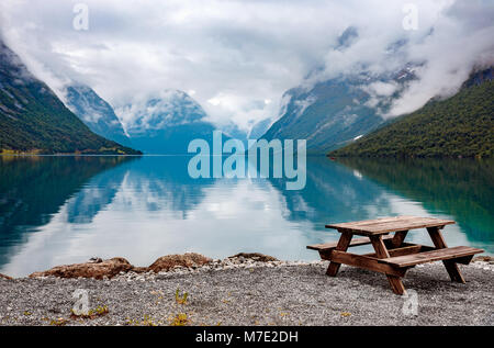 Wunderschöne Natur Norwegen Naturlandschaft. Lovatnet See. Stockfoto