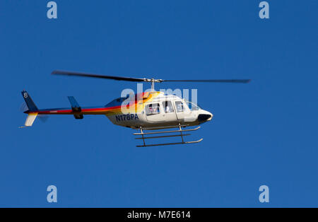 Papillon Hubschrauber verlassen Tusayan Airport für eine Tour zum Grand Canyon, Arizona, USA Stockfoto
