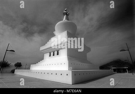 Infrarotbild von Benalmadena stupa an der Costa del Sol, Spanien. Stockfoto