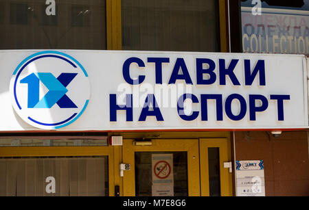 Voronezh, Russland - 01.Mai 2017: Repräsentant des Buchmachers Büro 1 XBet Stockfoto