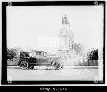 Das R.E. Lee Monument in Richmond, Virginia, zeigt die historische Statue des konföderierten Generals Robert E. Lee, ein bedeutendes Wahrzeichen der USA. Stockfoto