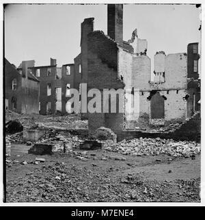 Foto des verbrannten Viertels in Richmond, Virginia, das die Folgen der Zerstörung dokumentiert und die Geschichte der Stadt und die Erholung der Nachkriegszeit widerspiegelt. Stockfoto