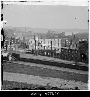 Ein Panoramablick auf Richmond, Virginia, zeigt das verbrannte Viertel nach dem Bürgerkrieg. Das Bild erfasst die Zerstörung und den Wiederaufbau der Stadt nach dem Konflikt. Stockfoto