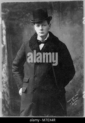 Ein Porträt von Sir Winston Churchill, dem britischen Premierminister während des Zweiten Weltkriegs, bekannt für seine Führung, seine Reden und seine zentrale Rolle beim Sieg der Alliierten über Nazi-Deutschland. Stockfoto
