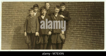 Kleinste, Robert Magee (Links), sind die beiden anderen; Edward Foster, 40 Fulton St. und John neary, 211 Lakeview Ave., Front Row. Linke, Robert Magee (siehe-2617). Mit der rechten Hand, Michael Keefe nclc 02395 Loc. Stockfoto