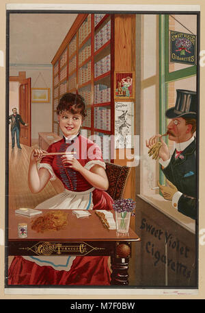 Ein Werbespot für Zigaretten von Sweet Violet, produziert von der Globe Tobacco Company. Dieser Vintage-Werbespot spiegelt die Vermarktung von Tabakerzeugnissen im frühen 20. Jahrhundert wider. Stockfoto