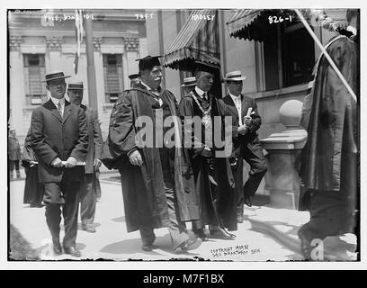 Taft und Hadley in akademischen Kleid an der Yale University, New Haven, Conn LCCN 2014684015 Stockfoto