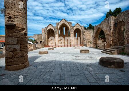 Die Ruinen der Kirche der Jungfrau der Burgh in der Altstadt von Rhodos, Griechenland Stockfoto