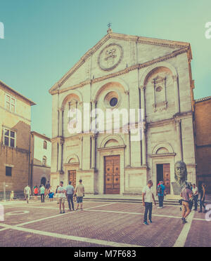 PIENZA ITALIEN - Juni 21, 2015: antike Kathedrale auf dem Hauptplatz von Pienza, Toskana Stockfoto