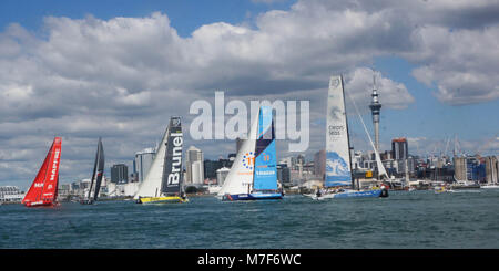 Auckland, Neuseeland. 10 Mär, 2018. Die Volvo Ocean Race Flotte gehen Kopf an Kopf in der Auckland in-port Race am 10.März 2018. Dongfeng gewinnen herausfordernd In-Port Race. Das Volvo Ocean Race ist eine Yacht Race rund um die Welt, statt alle drei Jahre. Credit: Shirley Kwok/Pacific Press/Alamy leben Nachrichten Stockfoto