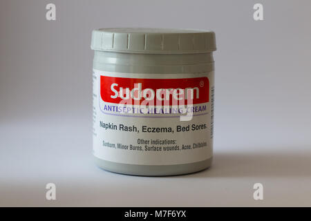 März 10th, 2018, Cork, Irland - Sudocrem® Windel creme Container. Stockfoto