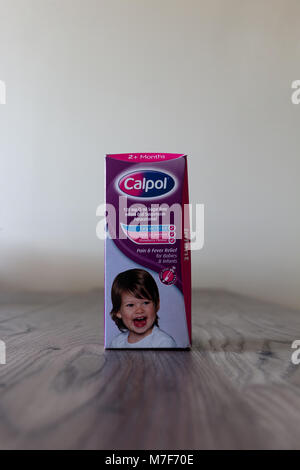 März 10th, 2018, Cork, Irland, - einen Souvenierladen für Kinder suspension Paracetamol. Stockfoto