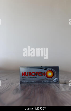 März 10th, 2018, Cork, Irland-Box von Nurofen ibuprofen Filmtabletten Stockfoto