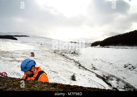 Bodacc Zugang der Arbeitnehmer arbeitet auf Statkraft Staumauer, Nant y moch Behälter Stockfoto