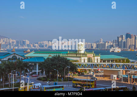 Central Pier und den Victoria Harbour und Hong Kong Stockfoto