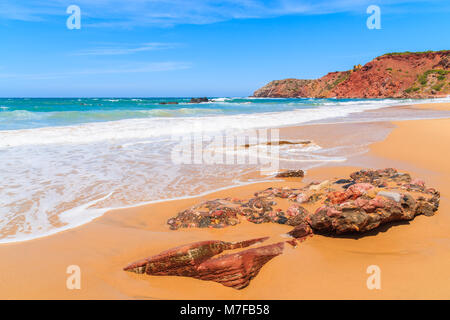 Felsen am Sandstrand Praia do Amado Strand, Portugal Stockfoto