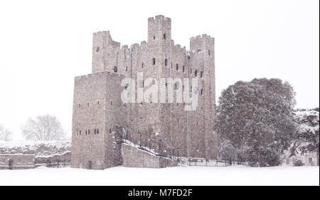 Rochester Castle, Kent, Großbritannien, im Schnee im Februar 2018 Stockfoto