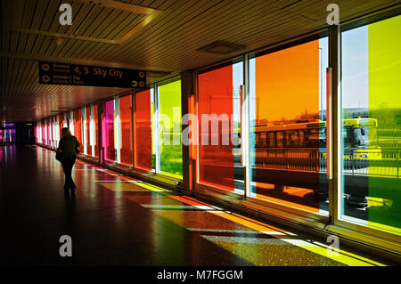 Anreise mit Farben in Arlanda, Stockholm, Schweden Stockfoto